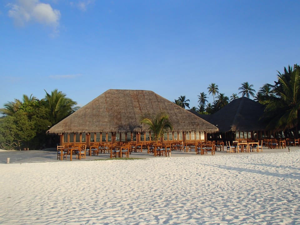 In dieser Bar kann man den Sonnenuntergang beobachten Meeru Maldives Resort Island