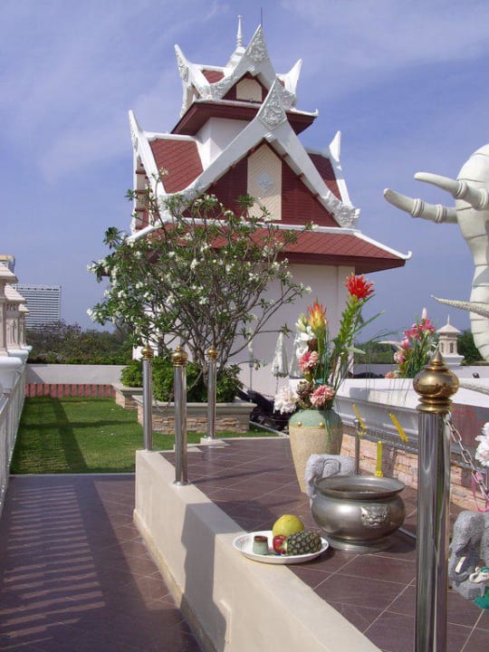 Außenanlage beim oberen Pool Hotel Grand Pacific Sovereign Resort & Spa