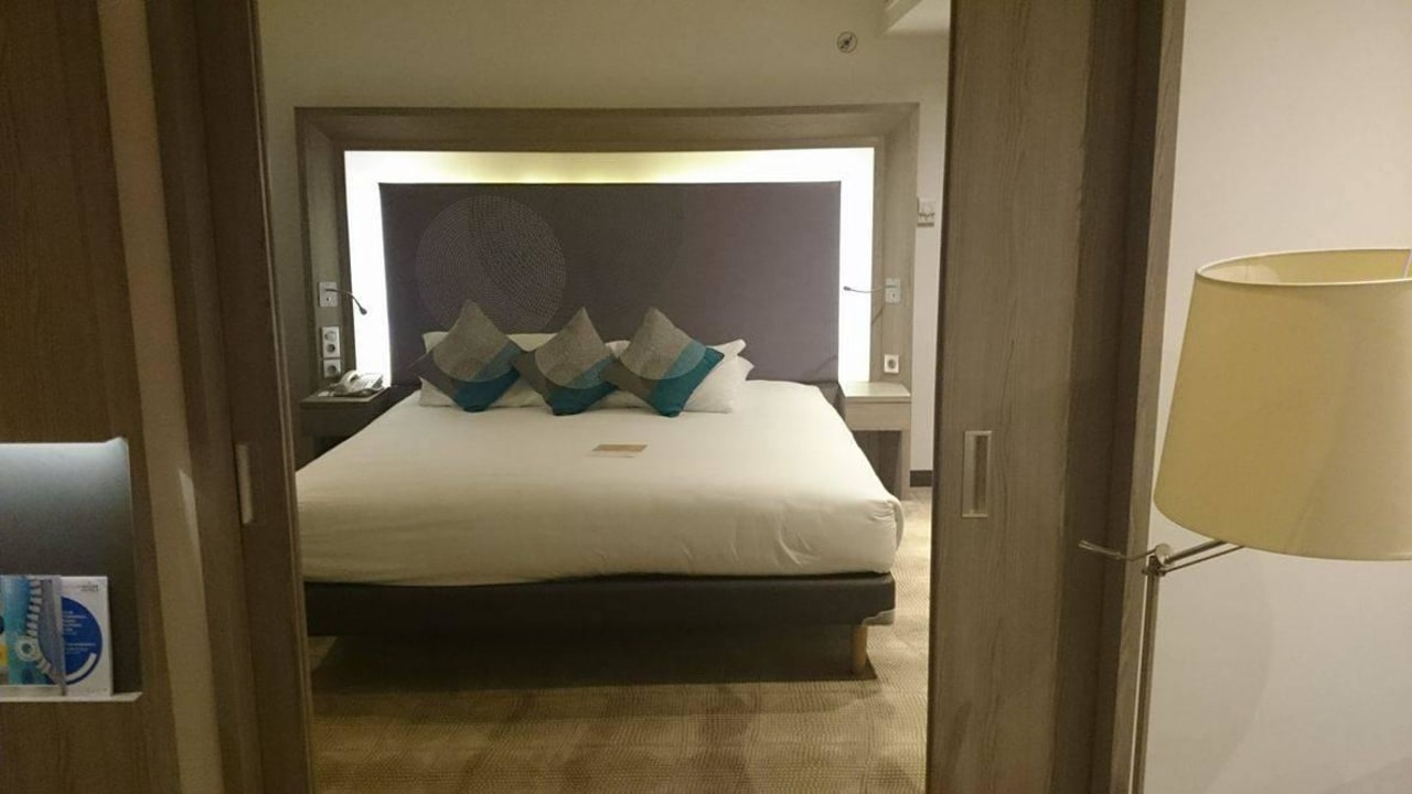 Blick ins Schlafzimmer Novotel Cairo Airport