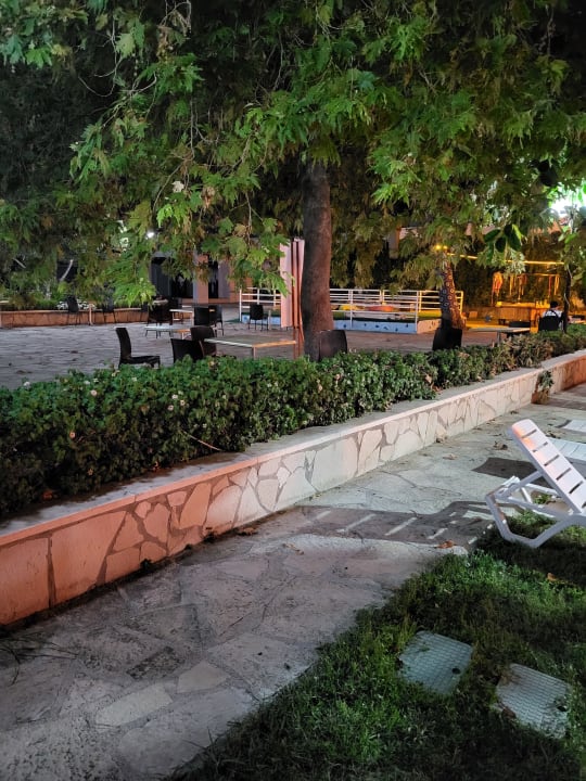 Gartenanlage Hotel Sirma