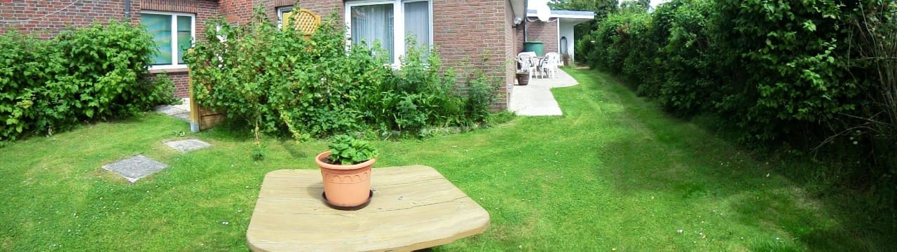 Wiese Garten Pension Pradler