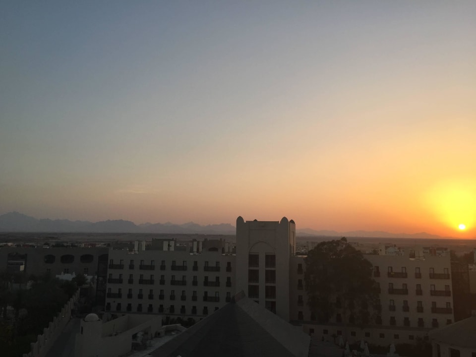 Sonneuntergang Steigenberger Aqua Magic