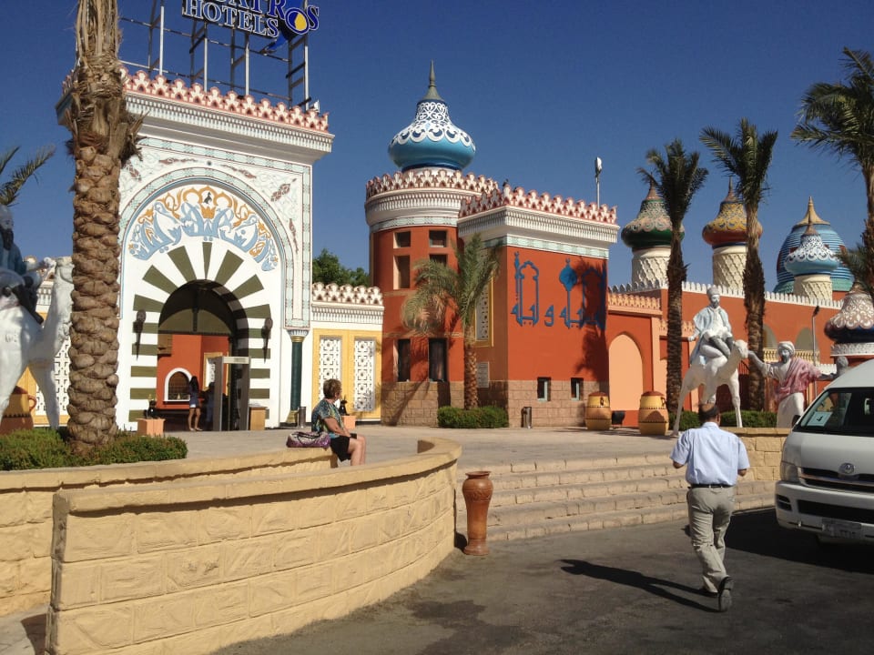 Hoteleingang Pickalbatros Alf Leila Wa Leila Resort - Neverland Hurghada