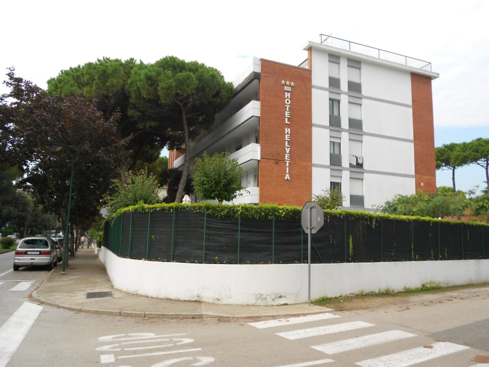 Strassenseite Hotel Helvetia