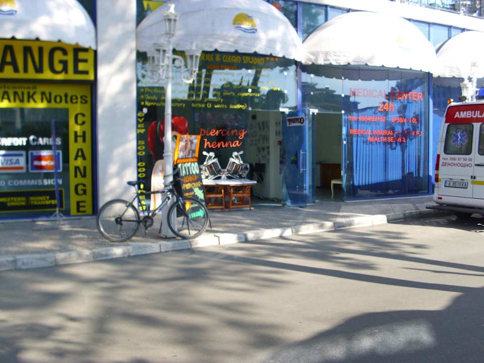 Straße vor dem Hotel DAS Club Hotel Sunny Beach