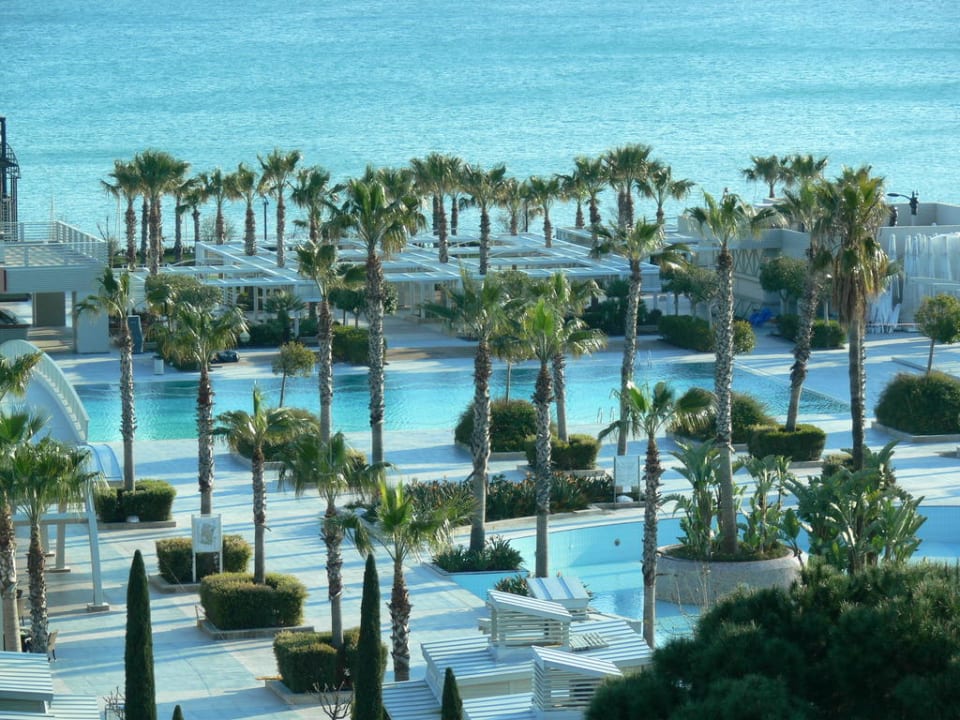 Blick vom Zimmer auf den traumhaften Pool Susesi Luxury Resort