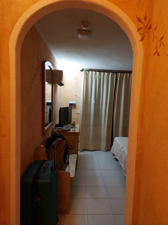 Zimmer Colonna Beach Hotel