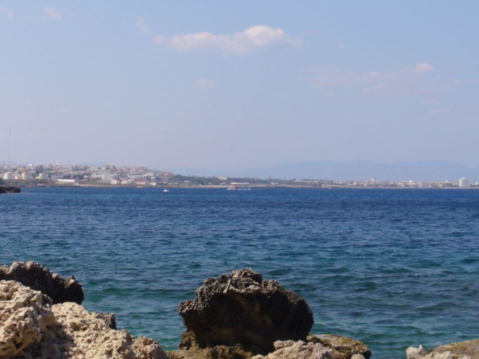 Blick vom Strand Richtung Rhodos-Stadt Kresten Palace Hotel