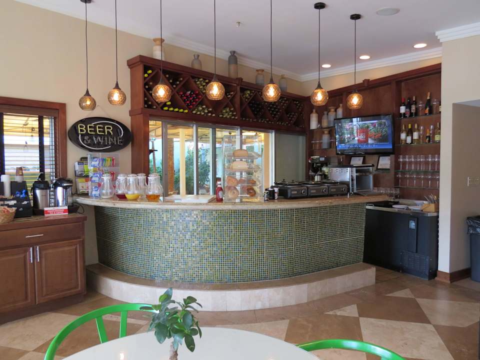 Bar- und Frühstückstresen 15FTL Guesthouse