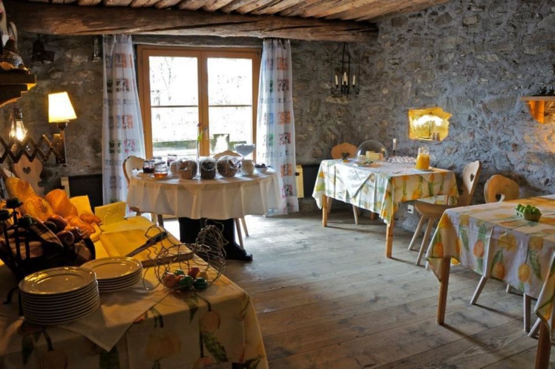 Stalla mit Frühstücksbüffet Hotel Albergo Miralago