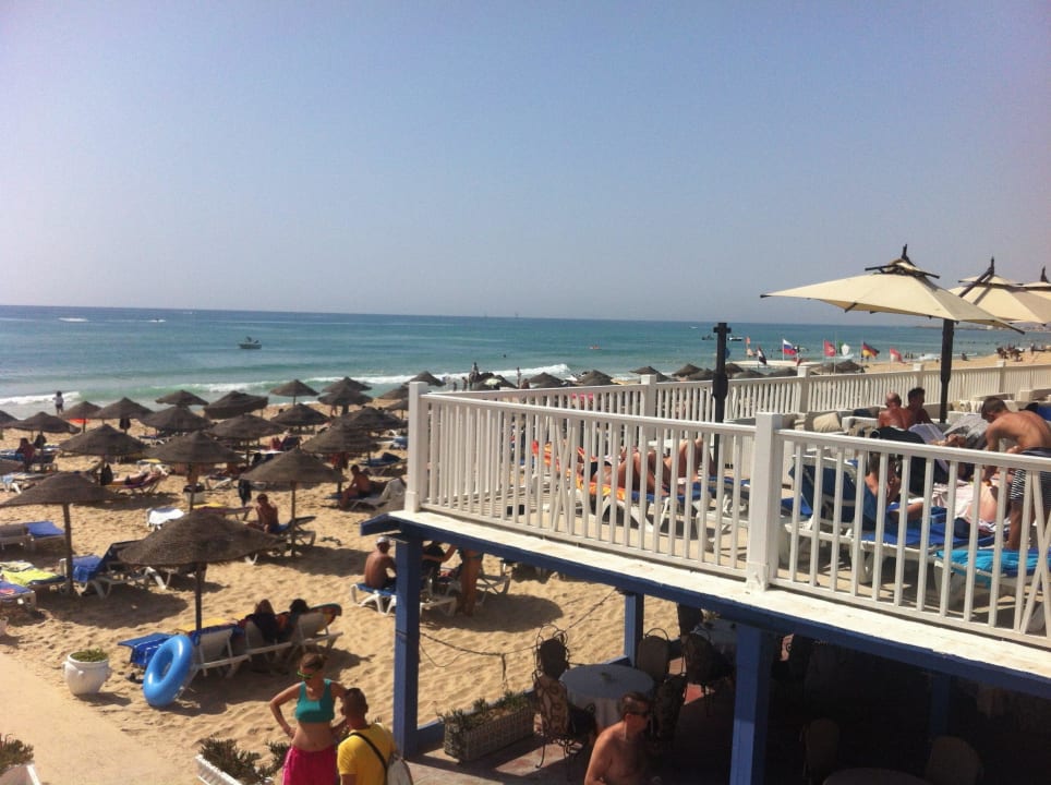 Blick von der Terrasse zum Strand Samira Club