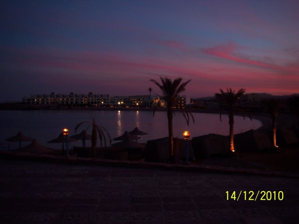 Ausblick vom Zimmer bei Nacht / Dämmerung Hotel Coral Garden