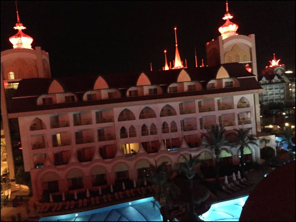 Ausblick vom Zimmer bei Nacht Well Palace Side