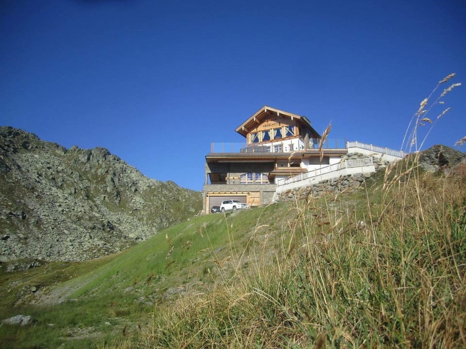 Südansicht Wedelhütte im Sommer Wedelhütte Hotel & Chalet