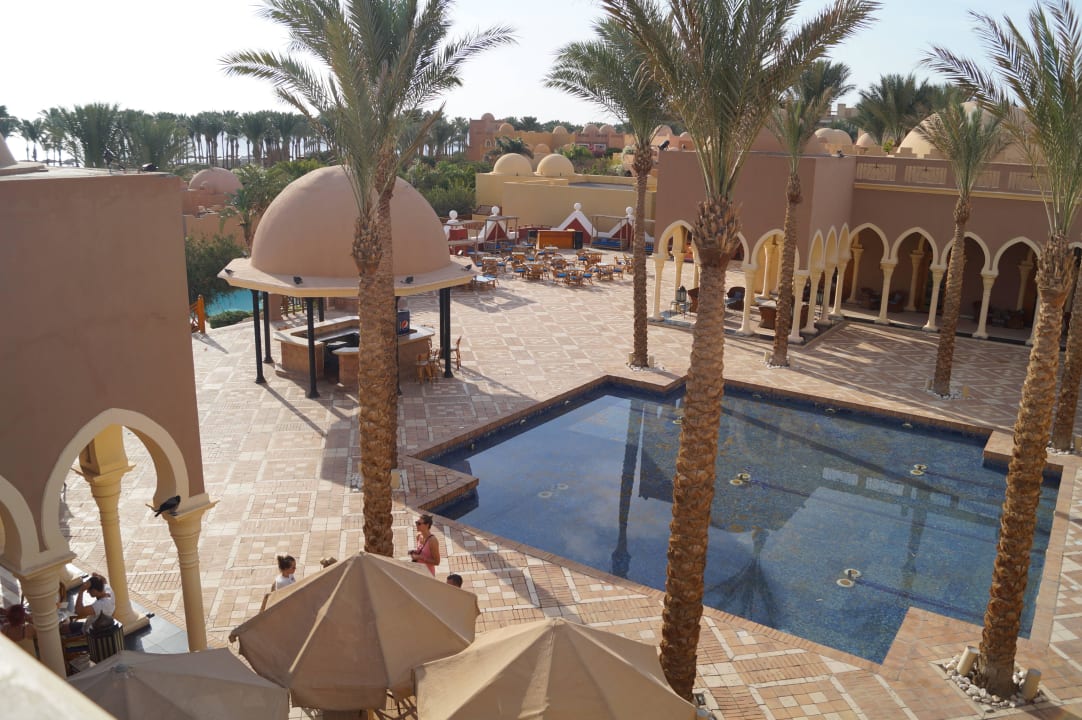 BLick zum italiener und zur Bar Grand Makadi