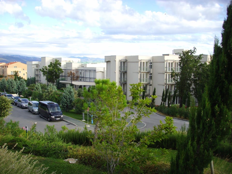 Hotel vom Garten aus gesehen Wyndham Grand Novi Vinodolski Resort - The View & Family Apartments