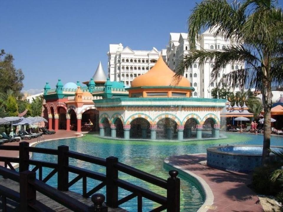 Pool des Kamelya H.V. Kamelya Aishen Club