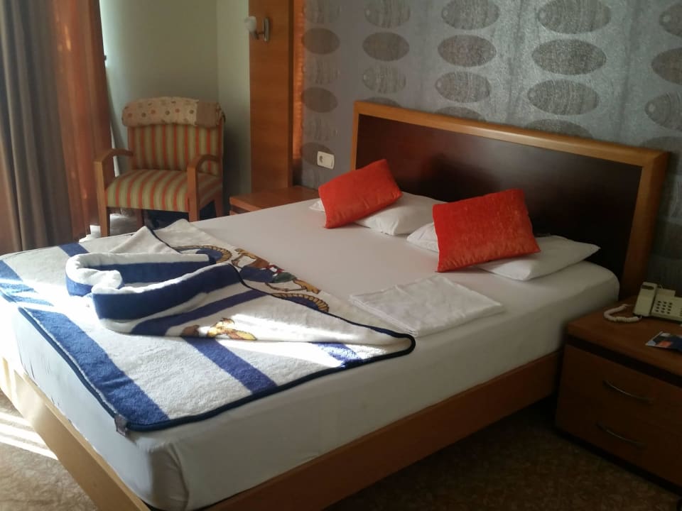 Gemütliches Doppelbett Hotel Sirma