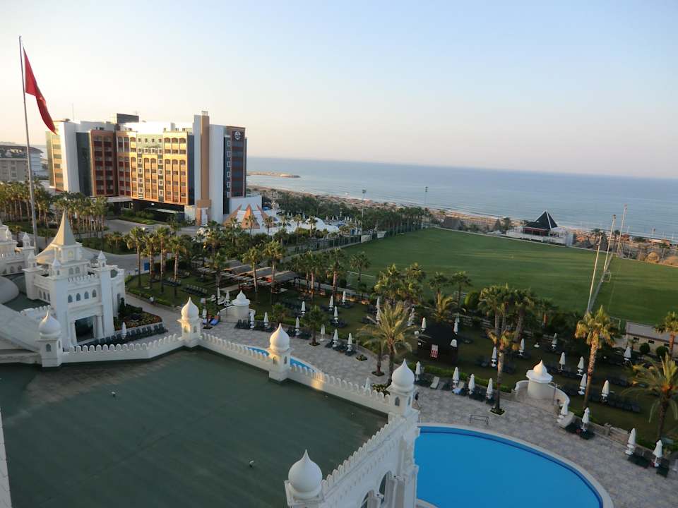 Blick zum Hotel Selin Kamelya Collection Fulya Hotel