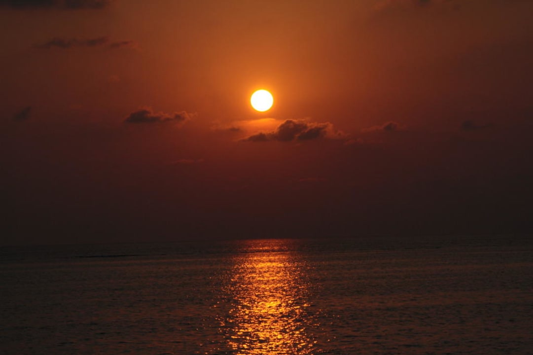 Abendstimmung auf dem Balkon des Wasserbungalow Summer Island Maldives