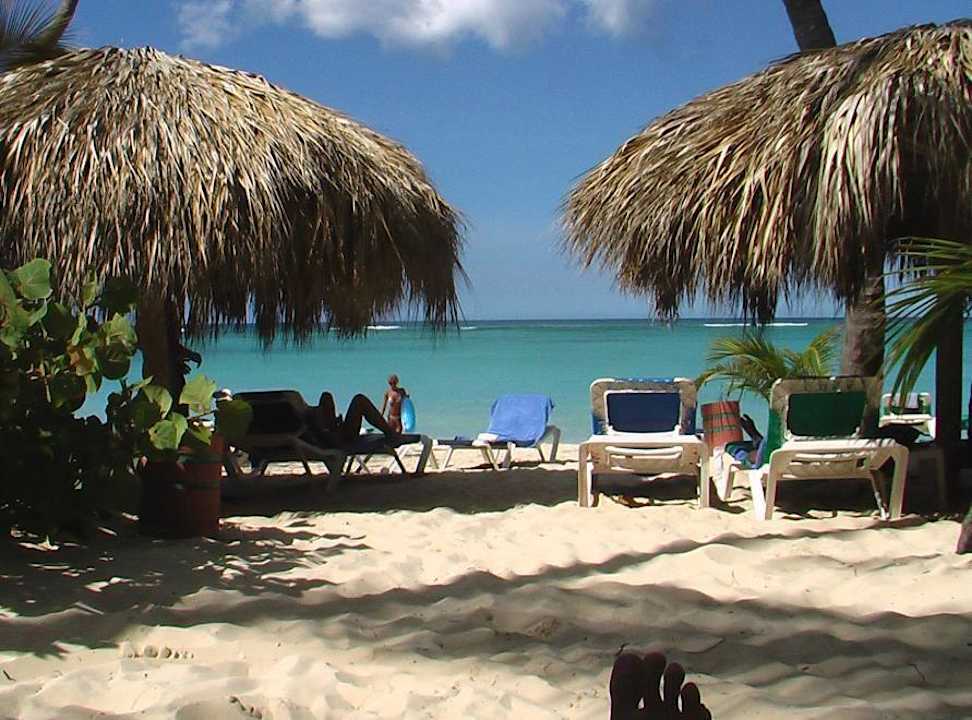 Blick von unseren Liegen am Strand aus Hotel Grand Palladium Palace Resort, Spa & Casino