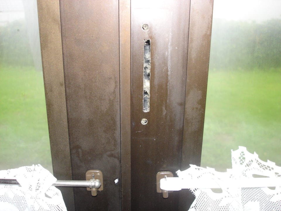 Fehlender Fenstergriff Sonnenwald Hotel