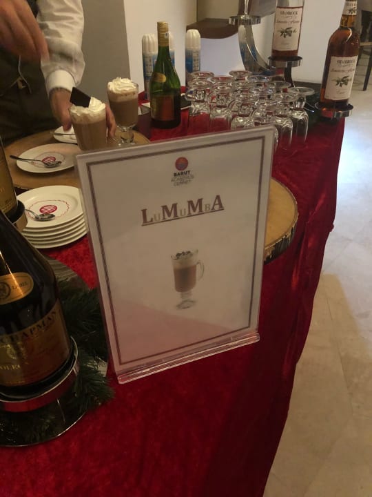 Jeden Abend etwas anderes Acanthus Cennet Barut Collection