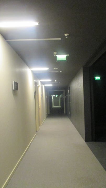 Flur zu den Zimmern Barceló Hamburg