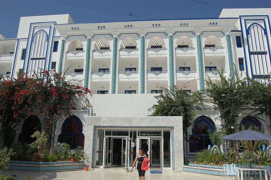 Widok hotelu od strony ogrodu Palmyra Holiday Resort & Spa