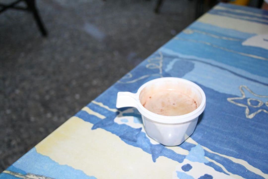 Plastikbecher für den Kaffee Hotel Vibra Beverly Playa