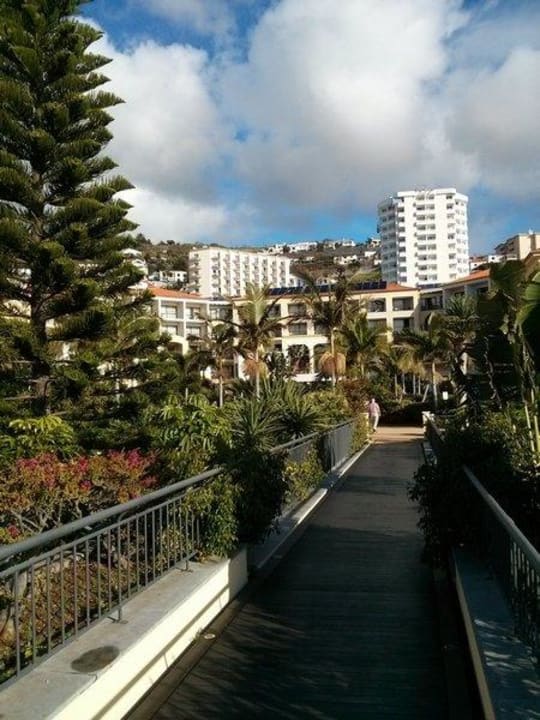 Laufsteg über ein Blumengarten Hotel Porto Mare - PortoBay