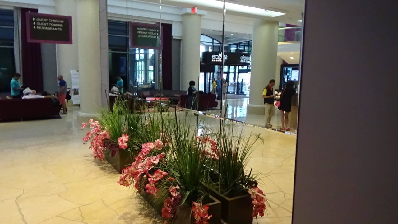 Concierge... Hilton Niagara Falls / Fallsview Hotel & Suites