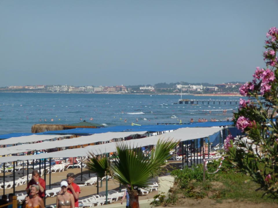 Strand mit Blick auf Kumköy Horus Paradise Luxury Resort & Club