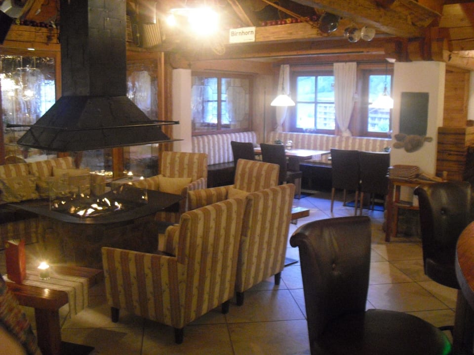 Gemütlicher Barbereich Hotel Riederalm