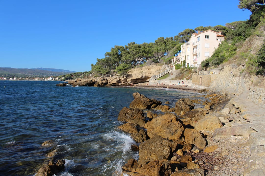 Kiesstrand unterhalb der Anlage Hapimag Resort La Madrague
