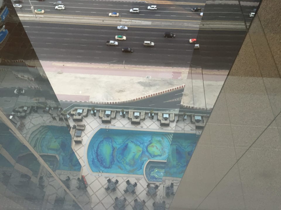 Suite 1907 - Ausblick zum Sunrise Pool Fairmont Dubai