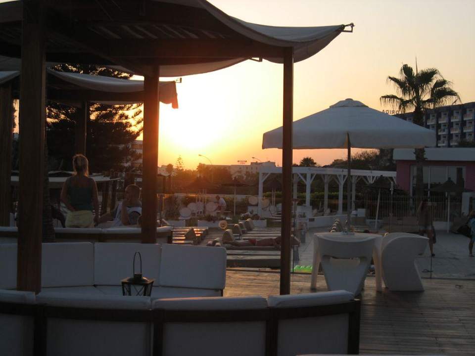 Pool / Lounge Napa Mermaid Hotel & Suites