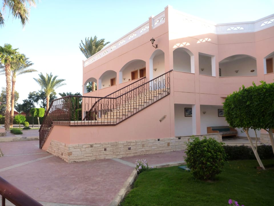 "Bungalow" von außen Beach Albatros Resort