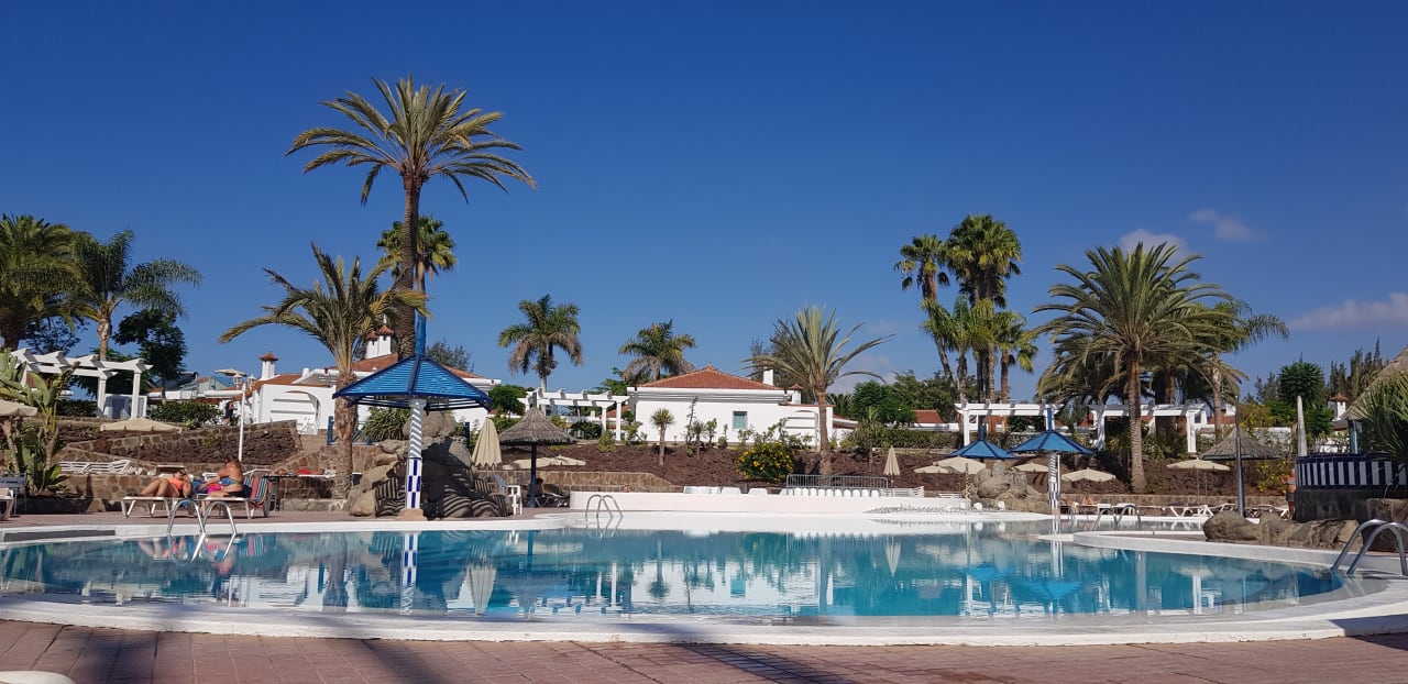 Pool Hotel LIVVO Dunagolf Suites