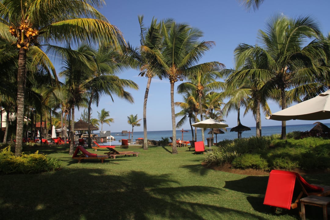 Zahrada v zadní části hotelu Le Meridien Ile Maurice