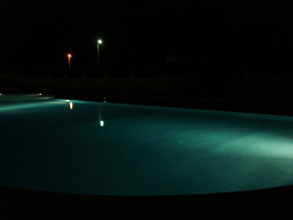 Basen nocą Hotel Magic Sun