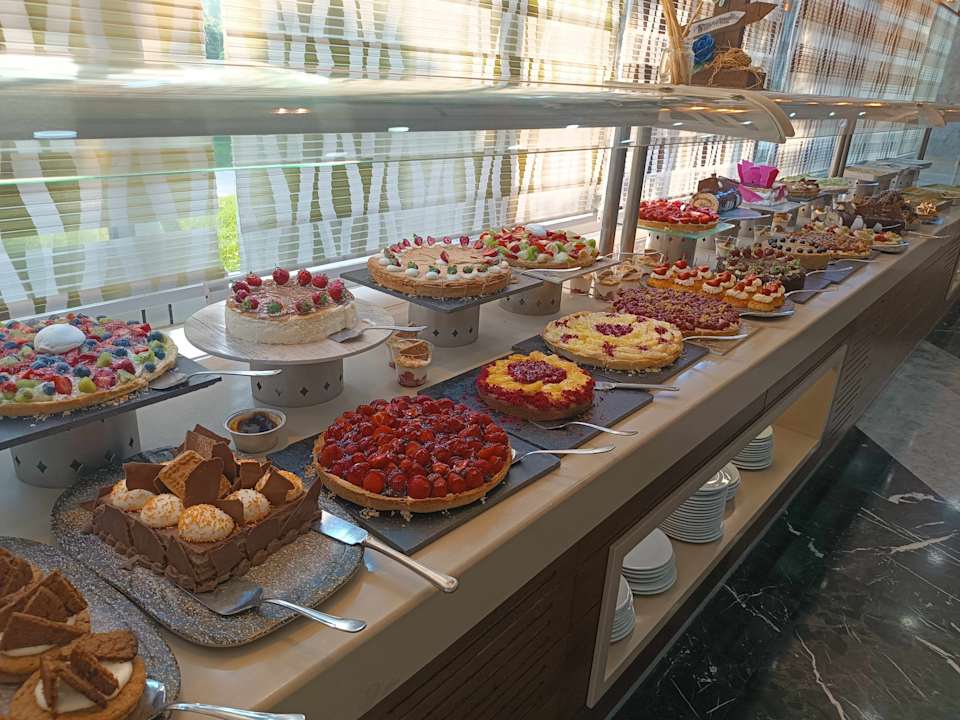 Gastro Saturn Palace Resort Hotel