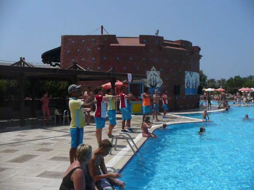 Animation am Pool Calimera Serra Palace
