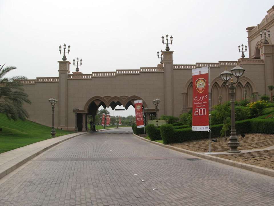 Einfahrt zum Palast Emirates Palace Mandarin Oriental