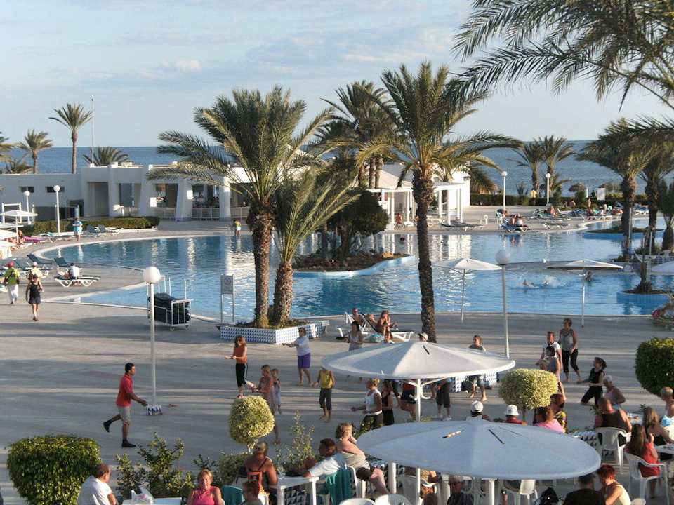 Szene am Pool Hotel El Mouradi Djerba Menzel