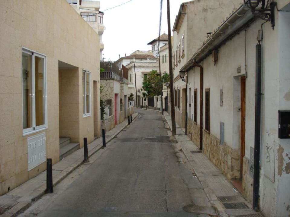 kleine Straße vor dem Hotel Zurbaran
