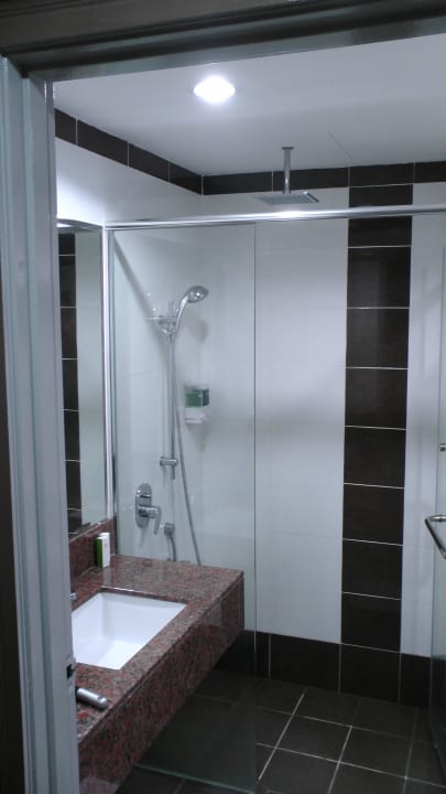 Bad mit Dusche HIG  Hotel