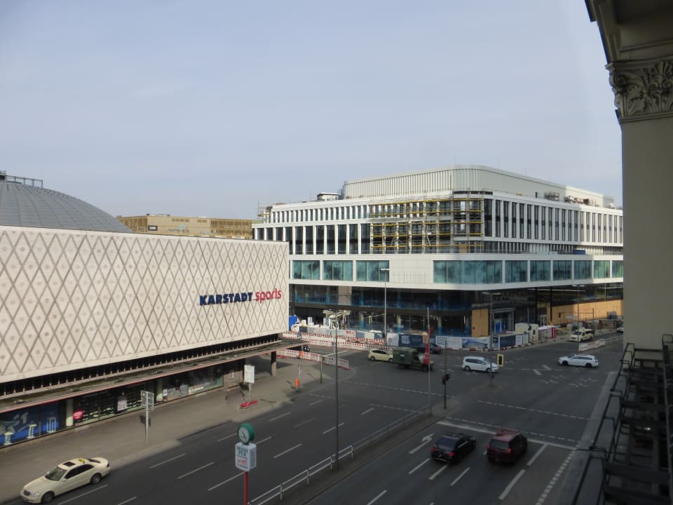 Blick von unserem Zimmer auf die Joachimsthaler Straße. acom Hotel Berlin Kurfürstendamm