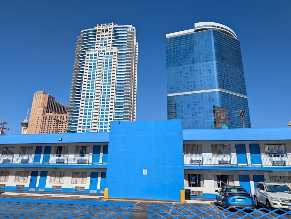 Außenansicht Travelsuites Hotel