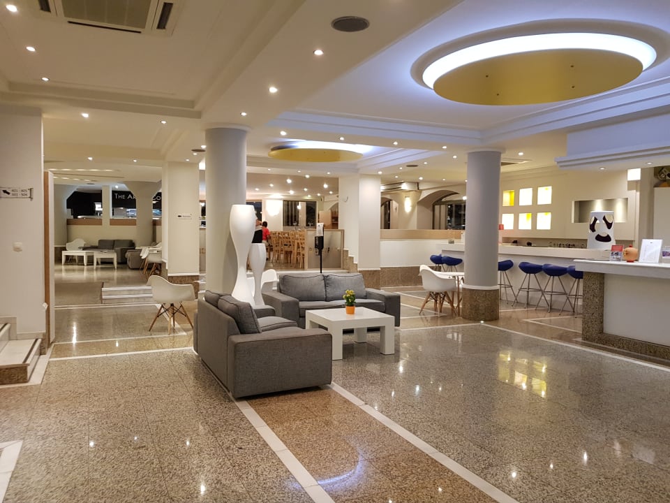 Lobby Neptuno Beach